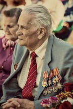 9. Mai / ***