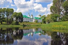 Kloster auf dem Fluss Turia / ***