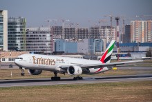 Landing. Boeing-777-300ER A6-EGT / ***