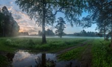 Nebel steigt aus der warmen Erde. / ***