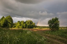 Regenbogen über einer Wolke ... / ***