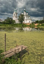 Tempel Teich. / ***