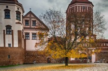 Herbst an den Wänden des Schloss Mir / ***
