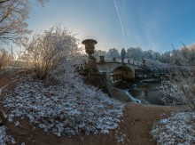 Brücke über den Fluss Slavyanka. / ***