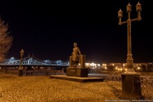 ... Und Puschkin, in der Nacht in der Stadt eingefroren / ***