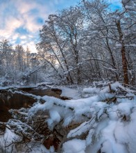 Nach einem Schneefall am Fluss. / ***