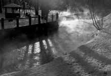 Licht und Schatten der Fluss im Winter / ***