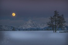 Moonset / Moonset