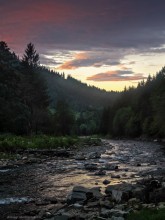 Dämmerung über dem Weiß Cheremoshem / ***