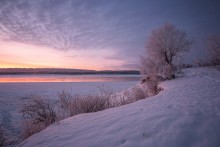 Winter-Morgen auf dem Fluss / ***