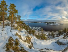 Am Horizont, dem offenen Wasser des Ladoga-Sees. / ***