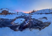 Dämmerung auf dem Fluss Tosna. / ***