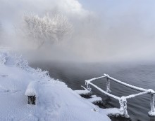 Es ist die Heimat der Nebel / ***