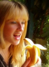 Girl mit Banane / ***
