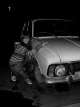 Mädchen mit Auto / )))