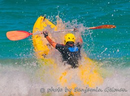 jump kayak through wave / ***