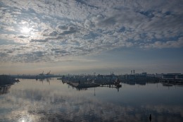 Morgen im Hafen von St. Petersburg / ***
