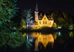 Nacht Schloss auf dem See der Liebe / ***