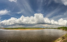 Der Fluss Dnepr vor dem Frühjahr regen / ***