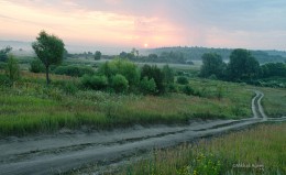 Road, an der Gabelung von der / ***