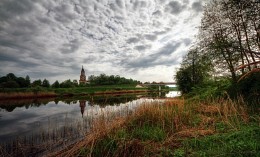 Wolken über dem Dubna. / ***