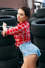 &nbsp; / hot tires)
