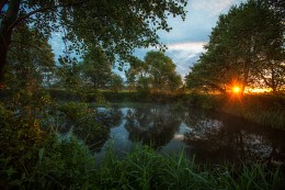 Sonnenaufgang auf dem Fluss / ***