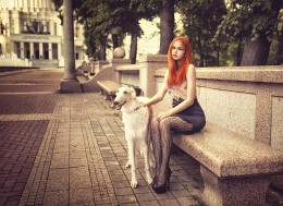 Foto des Mädchens mit Hund / ***