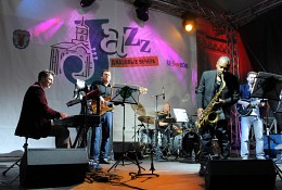 Jazz Abend in Minsk. Apple-Tee. / ***