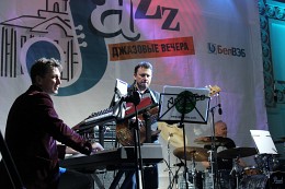 Jazz Abend in Minsk. Apple-Tee. / ***