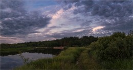 Juni. Abend auf dem Fluss / ***