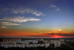 Sonnenuntergang über der Stadt ... / ***