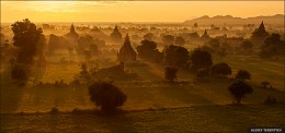 Dämmerung über Bagan ... / ***