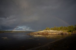 Regenbogen über dem Ladogasee. / ***