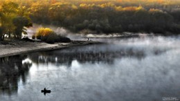 Nebel über dem Fluss und den ersten Anfängen der Farbe / ***