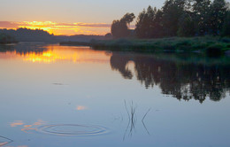 Abend über den ruhigen Fluss / ***