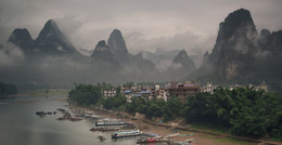 Regnerischen Morgen auf dem Li-Fluss / Xinping