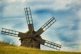 Windmill in Pirogovo (Kiew) / ***