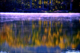 Warmer Dampf steigt über das Wasser ... / ***
