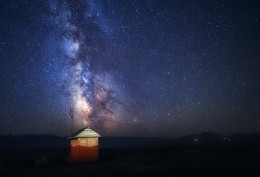 Nacht Landschaft mit einem Haus / ***