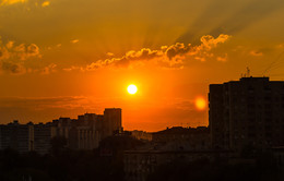 Sonnenuntergang über der Stadt / ***