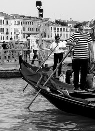 Synchronicity in Venedig. / ***
