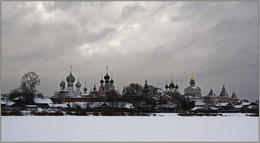 Rostower Kreml bei schlechtem Wetter / ***