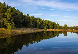 Taiga See. Spiegel Herbst. Region Tomsk. / ***