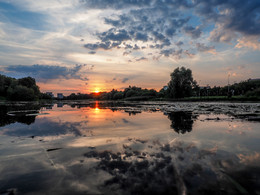 Sonnenuntergang im Park &quot;Kuzminki&quot; in Moskau / ***