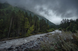 Schlechtes Wetter in den Bergen / ***