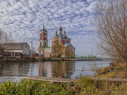 Der Tempel auf dem Fluss Trubezh / ***