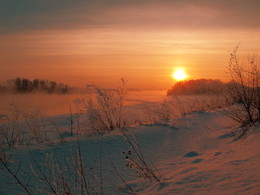 Sonnenuntergang auf dem Fluss Tom / ***