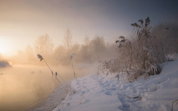 * Frostigen Morgen auf dem Fluss * / ***
