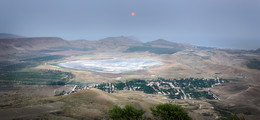 Blick auf den Mond und die ausgetrockneten Sees ... / ***